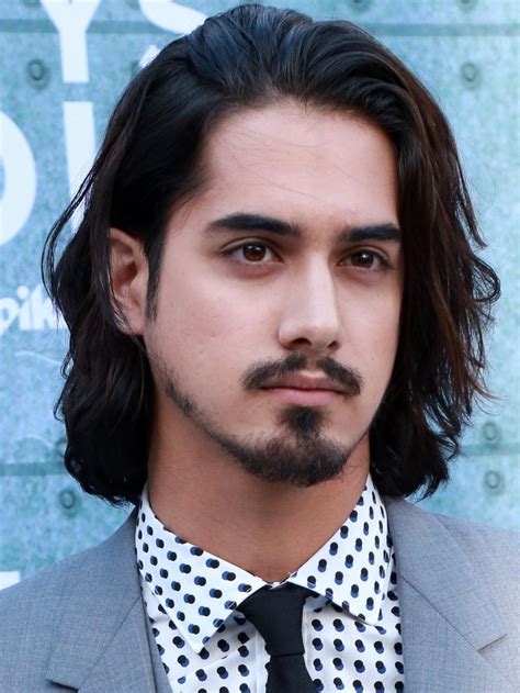 avan jogia age